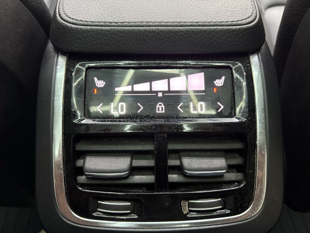 Photo 27 of this VOLVO XC90