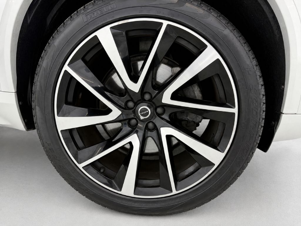 Photo 37 of this VOLVO XC90