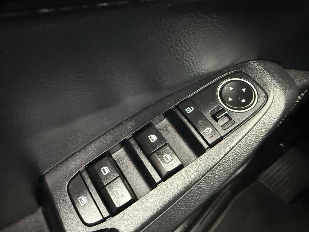 Photo 10 of this KIA SELTOS