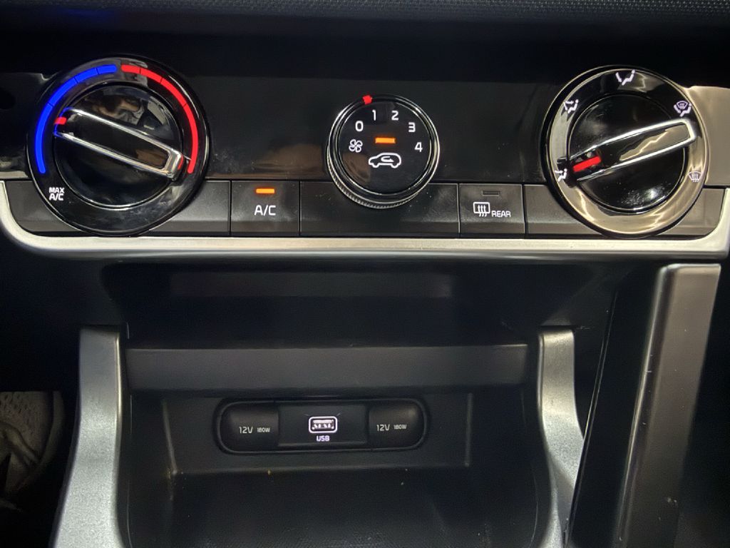 Photo 17 of this KIA SELTOS