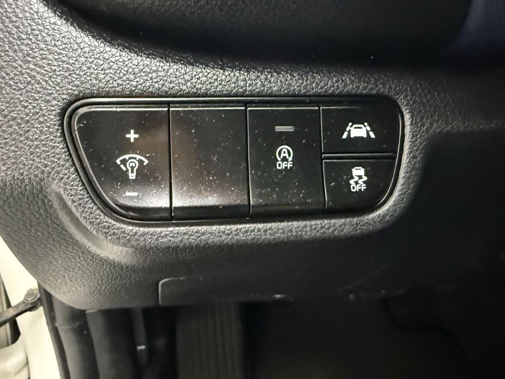Photo 20 of this KIA SELTOS