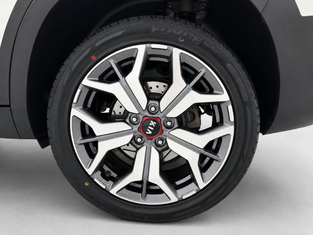 Photo 29 of this KIA SELTOS