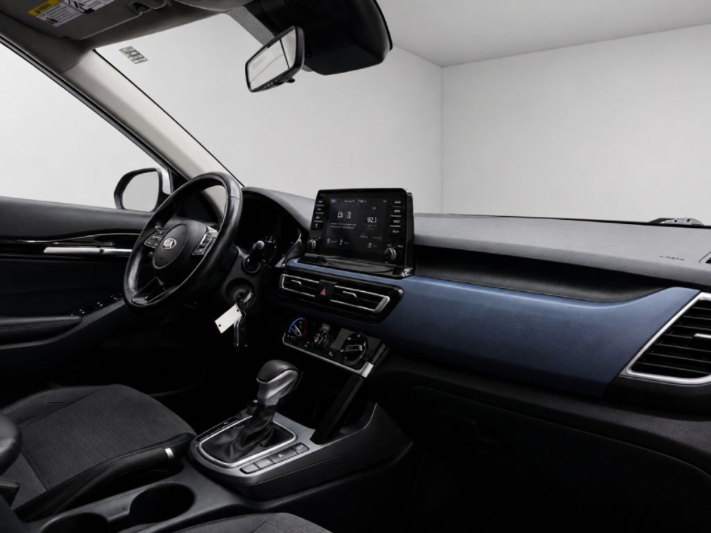 Photo 37 of this KIA SELTOS