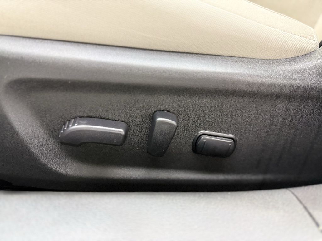 Photo 10 of this NISSAN ALTIMA