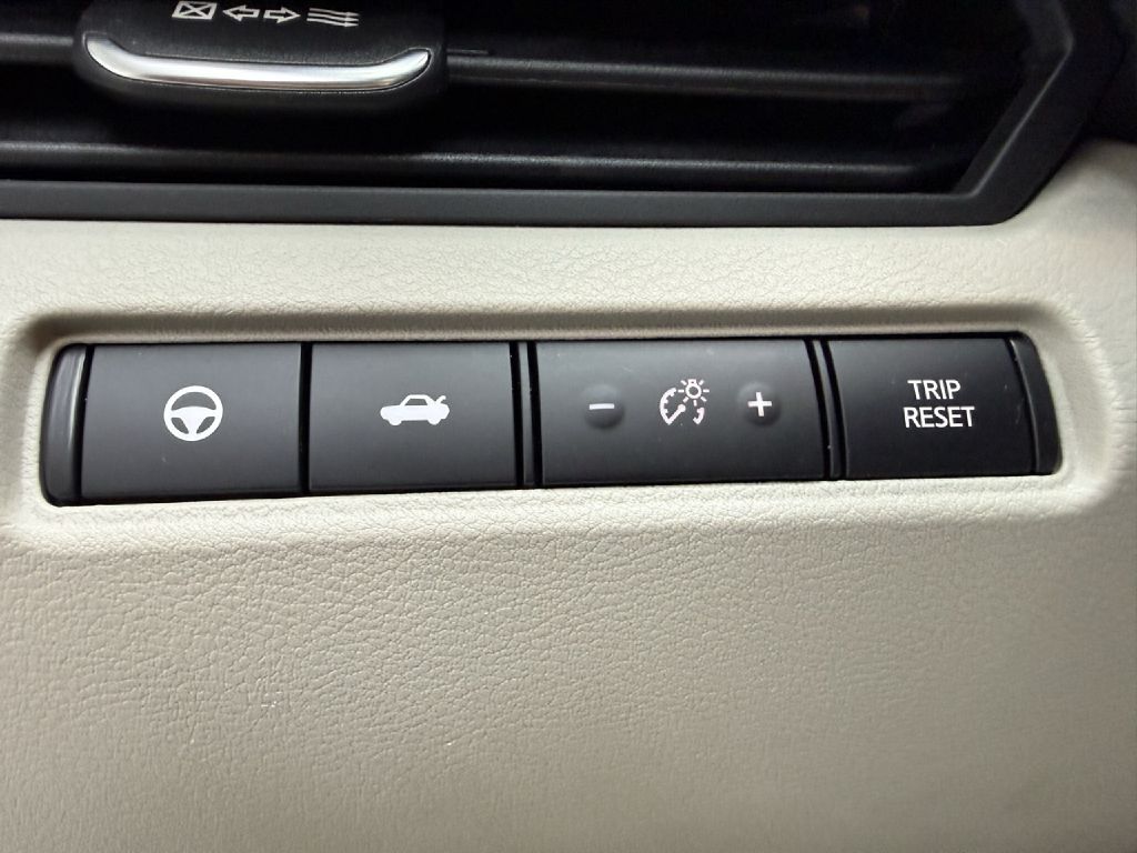 Photo 22 of this NISSAN ALTIMA