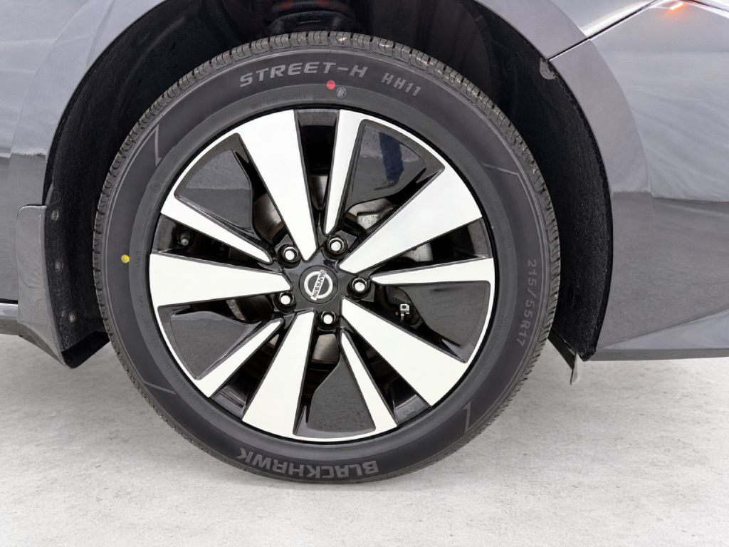 Photo 33 of this NISSAN ALTIMA