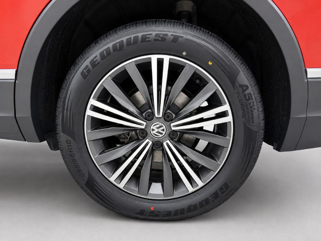 Photo 31 of this VOLKSWAGEN TIGUAN