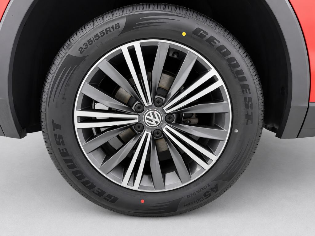 Photo 32 of this VOLKSWAGEN TIGUAN