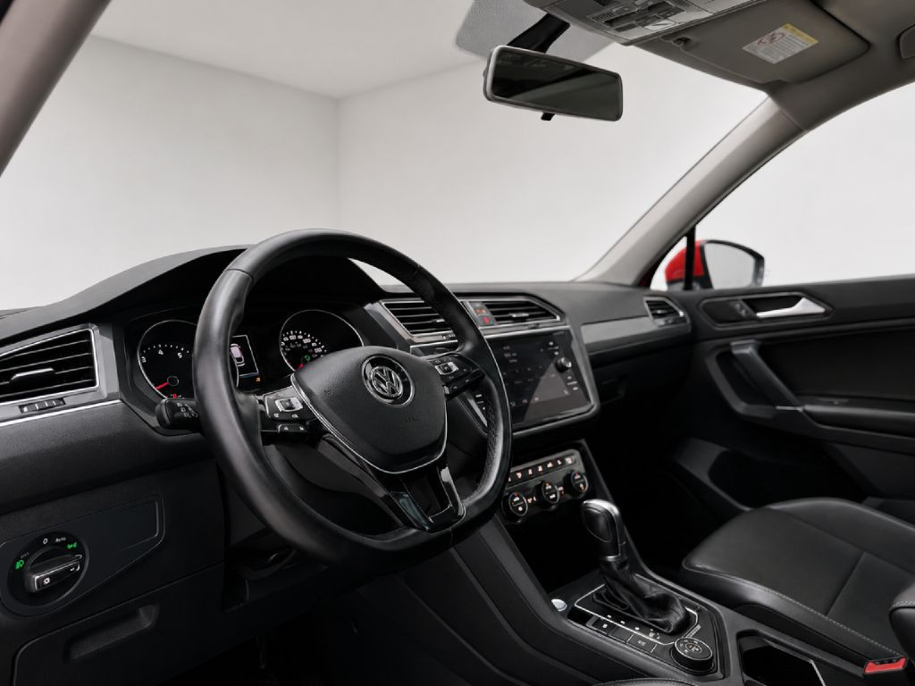 Photo 40 of this VOLKSWAGEN TIGUAN