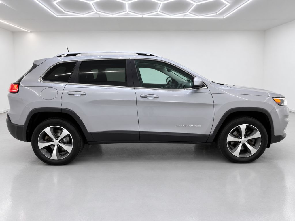 Photo 2 of this JEEP CHEROKEE