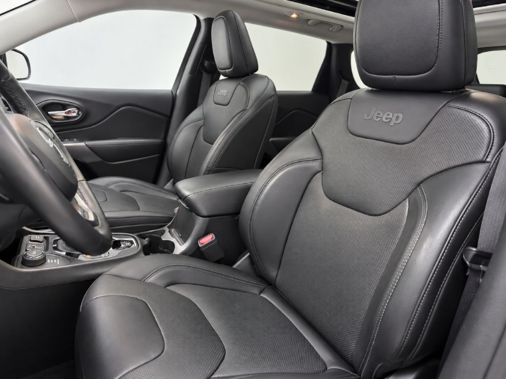 Photo 9 of this JEEP CHEROKEE