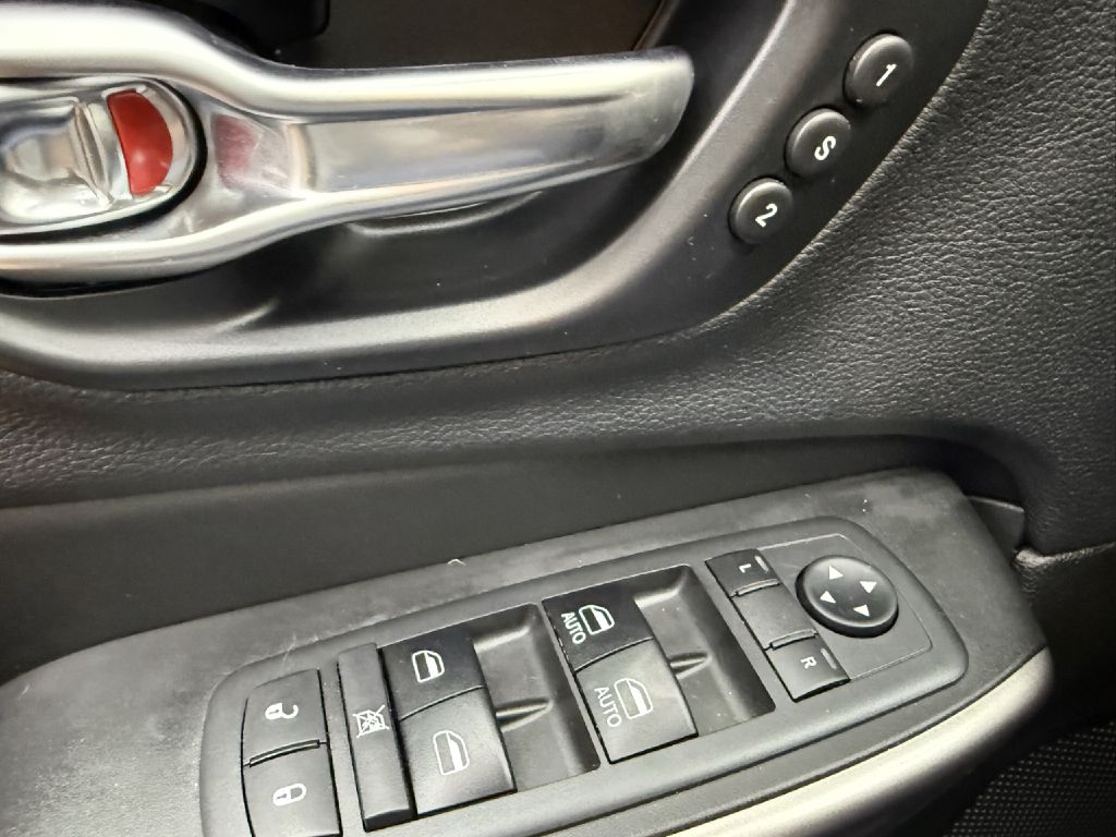 Photo 12 of this JEEP CHEROKEE