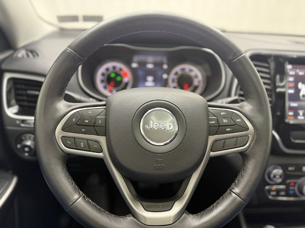 Photo 13 of this JEEP CHEROKEE