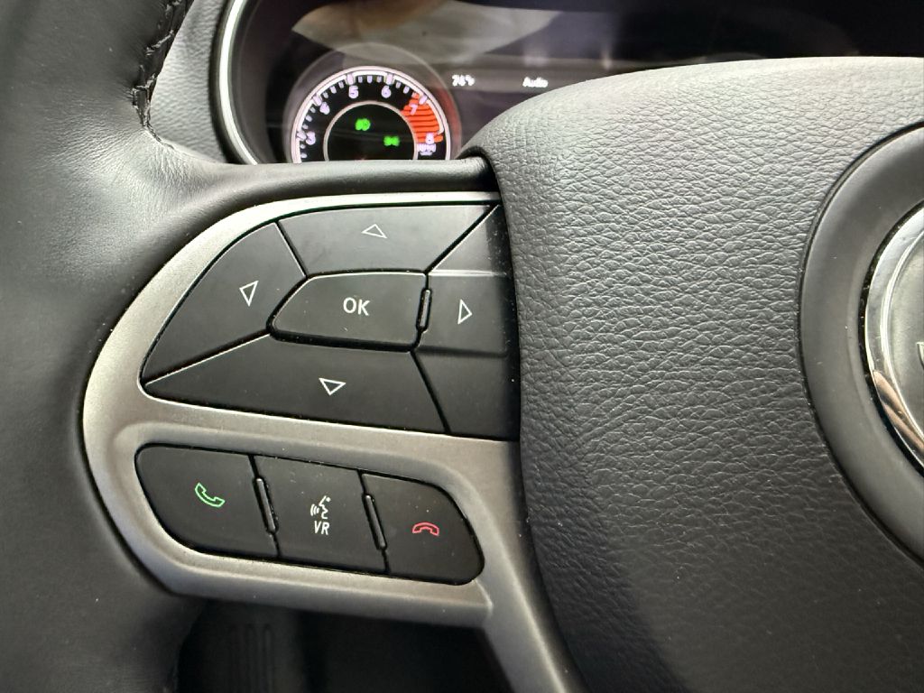 Photo 14 of this JEEP CHEROKEE