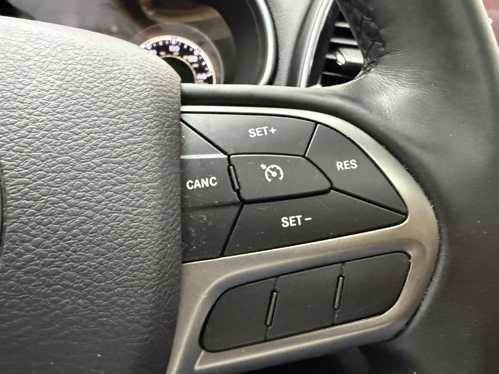 Photo 15 of this JEEP CHEROKEE
