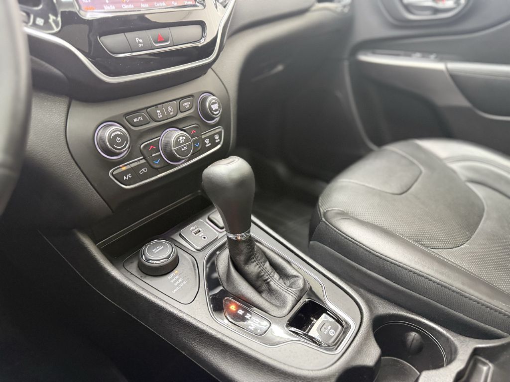 Photo 22 of this JEEP CHEROKEE