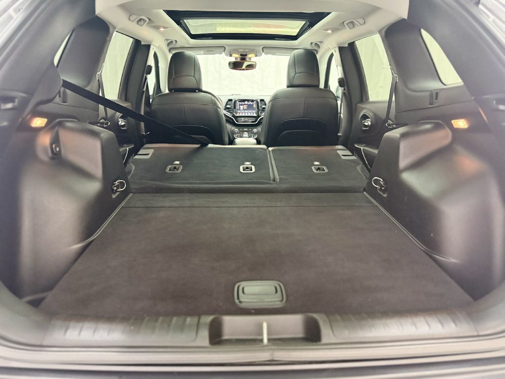 Photo 29 of this JEEP CHEROKEE