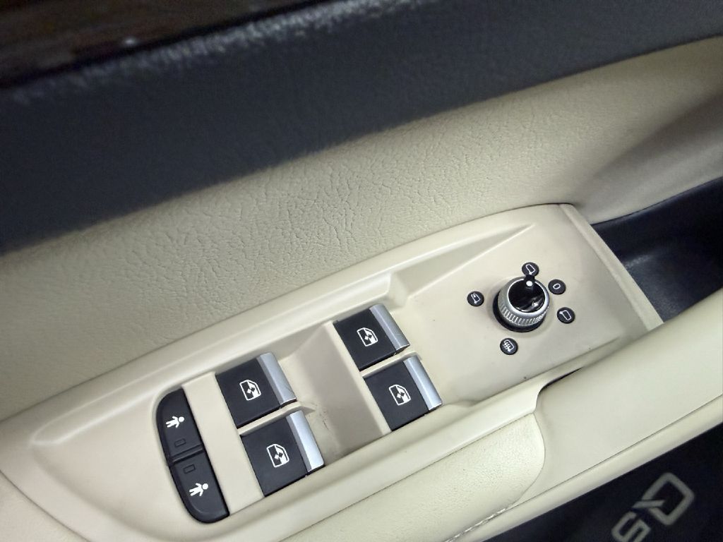 Photo 12 of this AUDI Q5