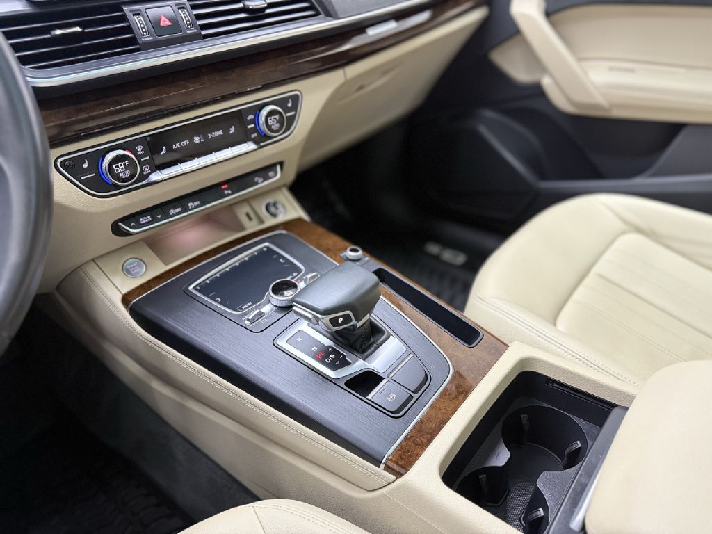 Photo 22 of this AUDI Q5