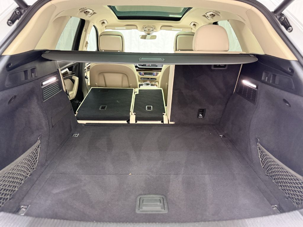 Photo 28 of this AUDI Q5