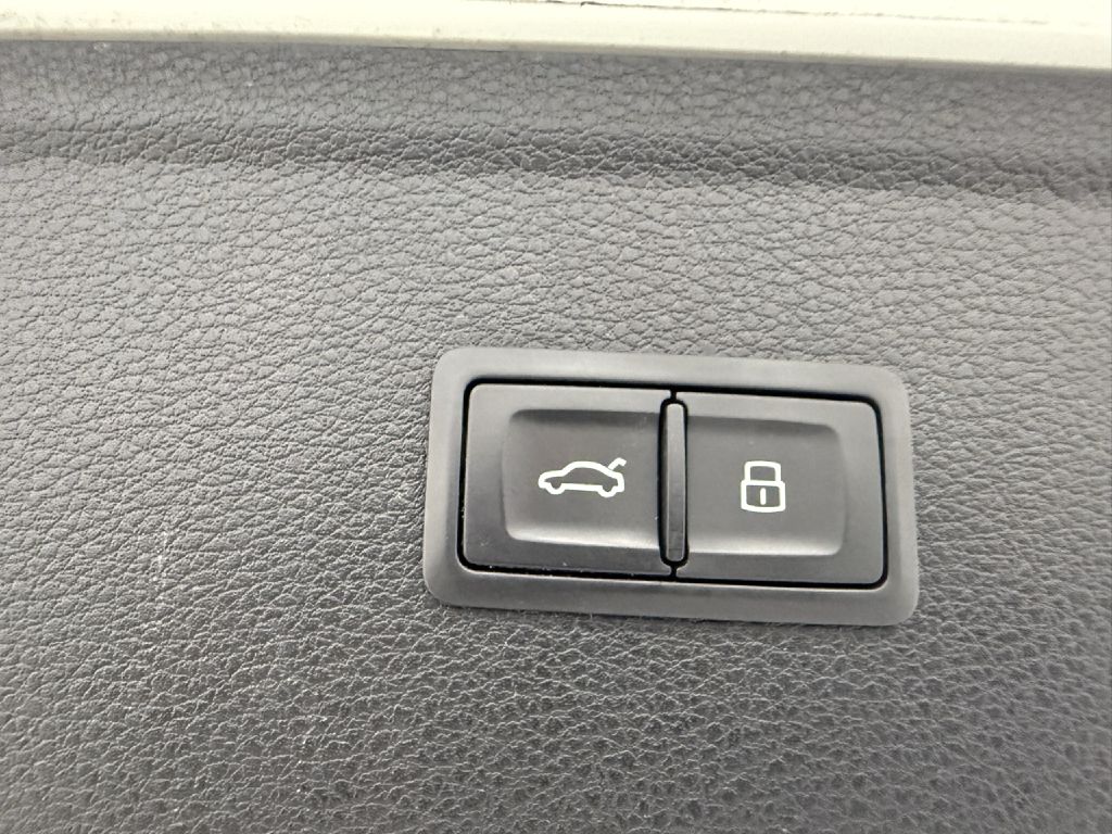 Photo 30 of this AUDI Q5