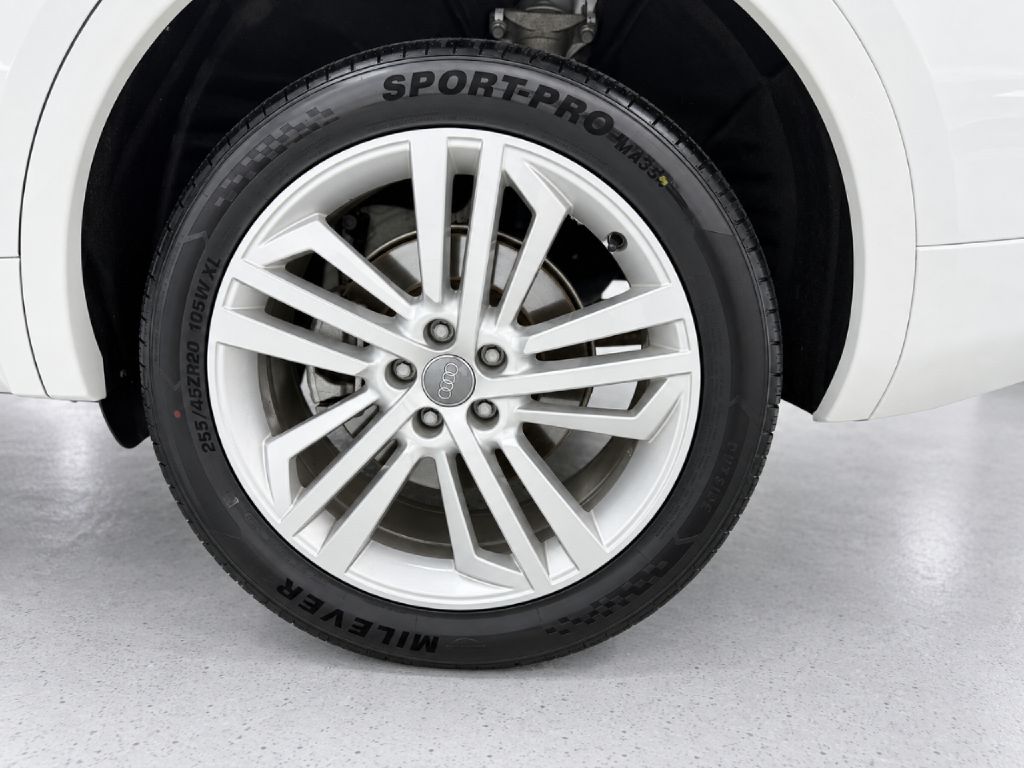 Photo 33 of this AUDI Q5
