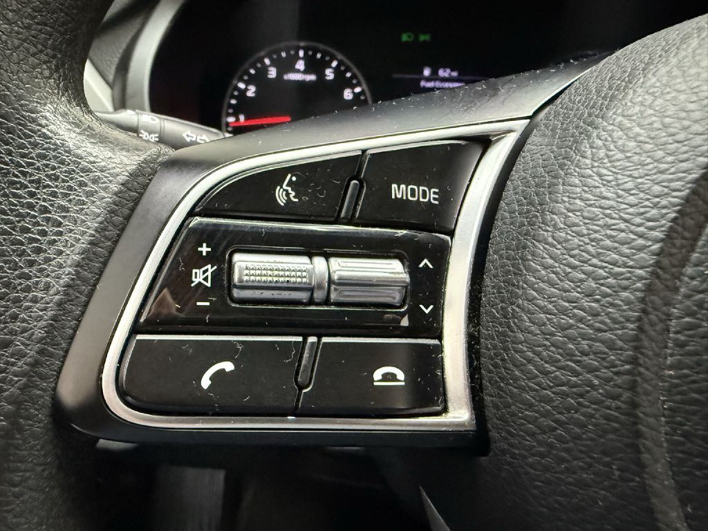 Photo 12 of this KIA SELTOS