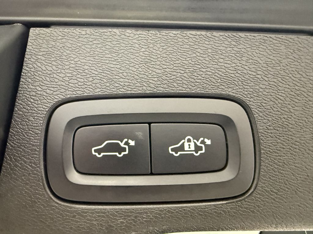 Photo 29 of this VOLVO XC60