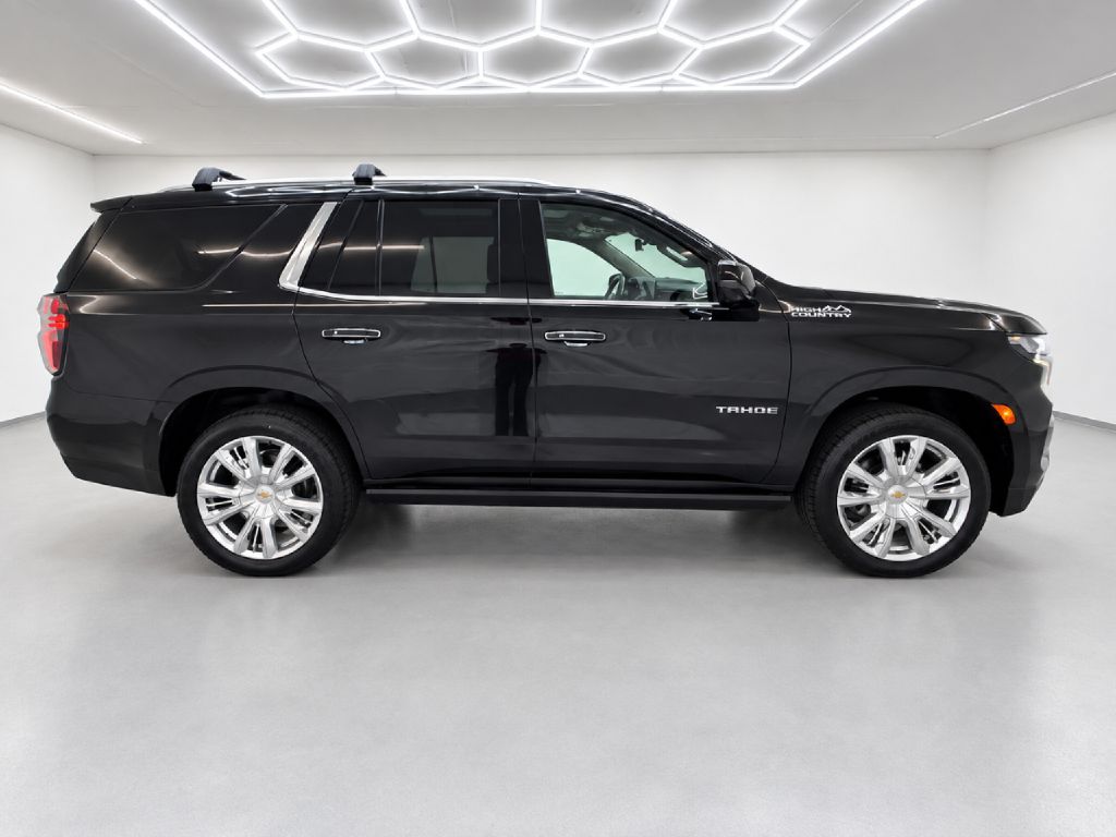 Photo 2 of this CHEVROLET TAHOE