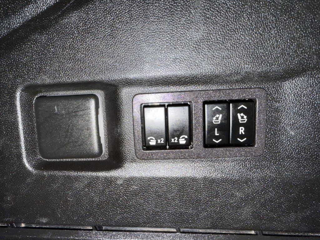 Photo 33 of this CHEVROLET TAHOE