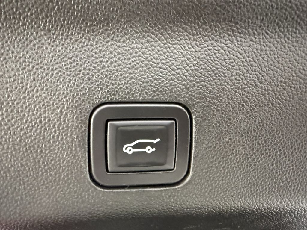 Photo 34 of this CHEVROLET TAHOE