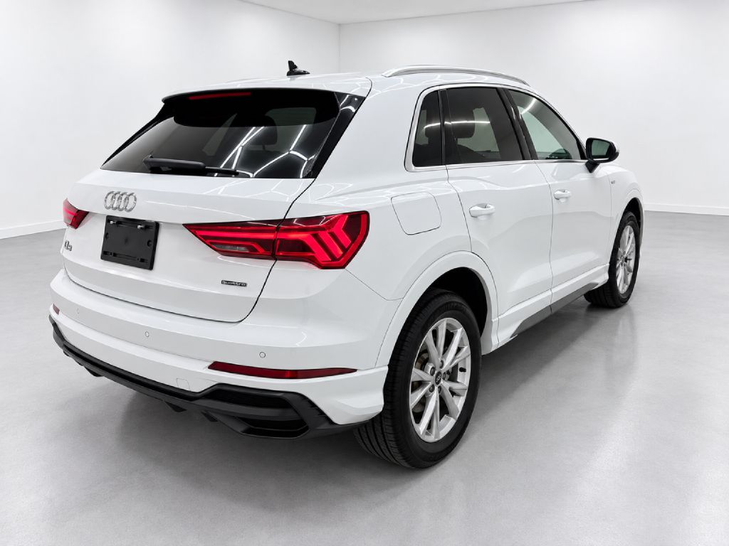 Photo 3 of this AUDI Q3