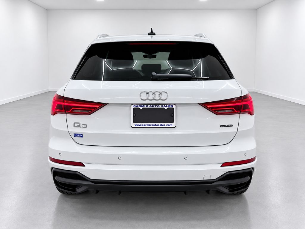 Photo 4 of this AUDI Q3
