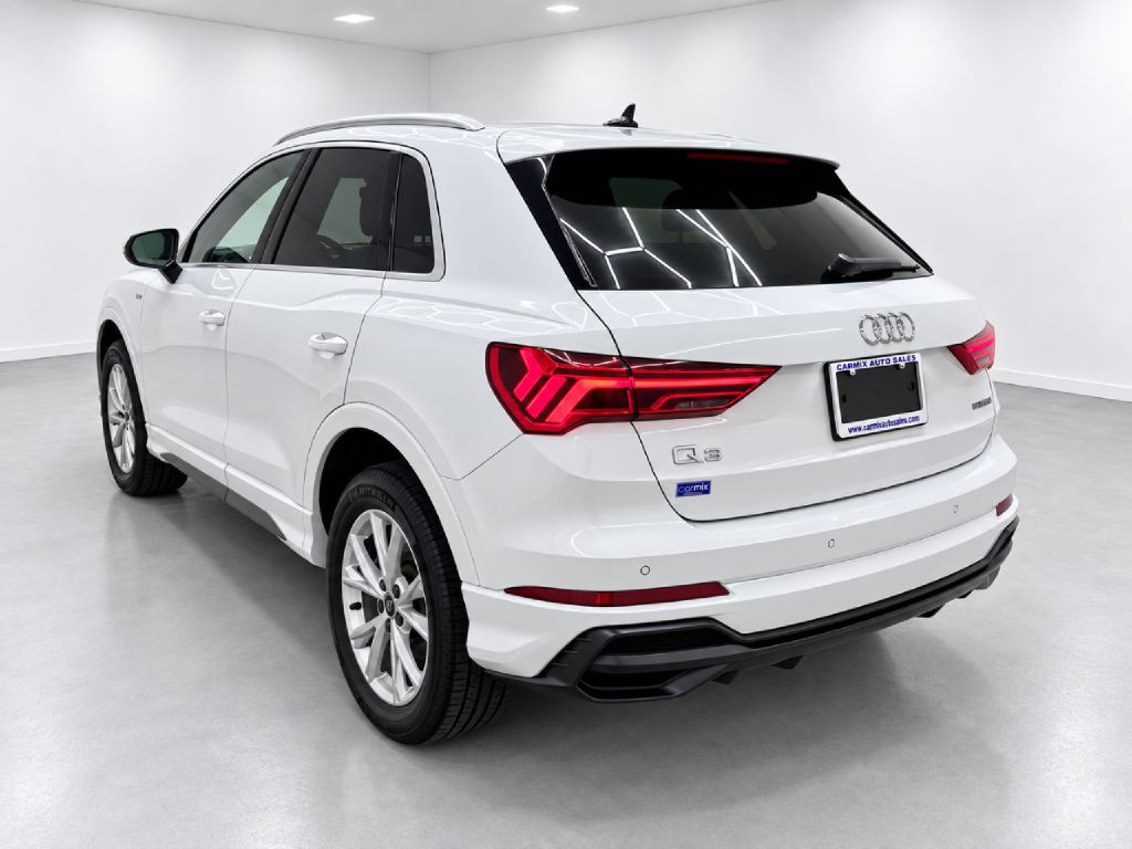 Photo 5 of this AUDI Q3