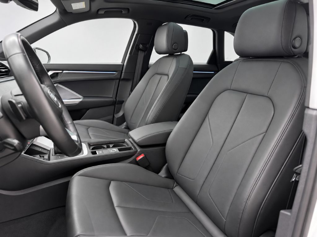 Photo 9 of this AUDI Q3