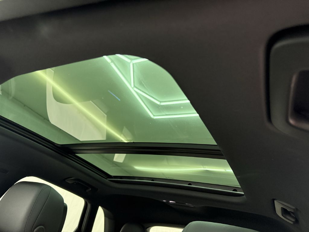 Photo 11 of this AUDI Q3