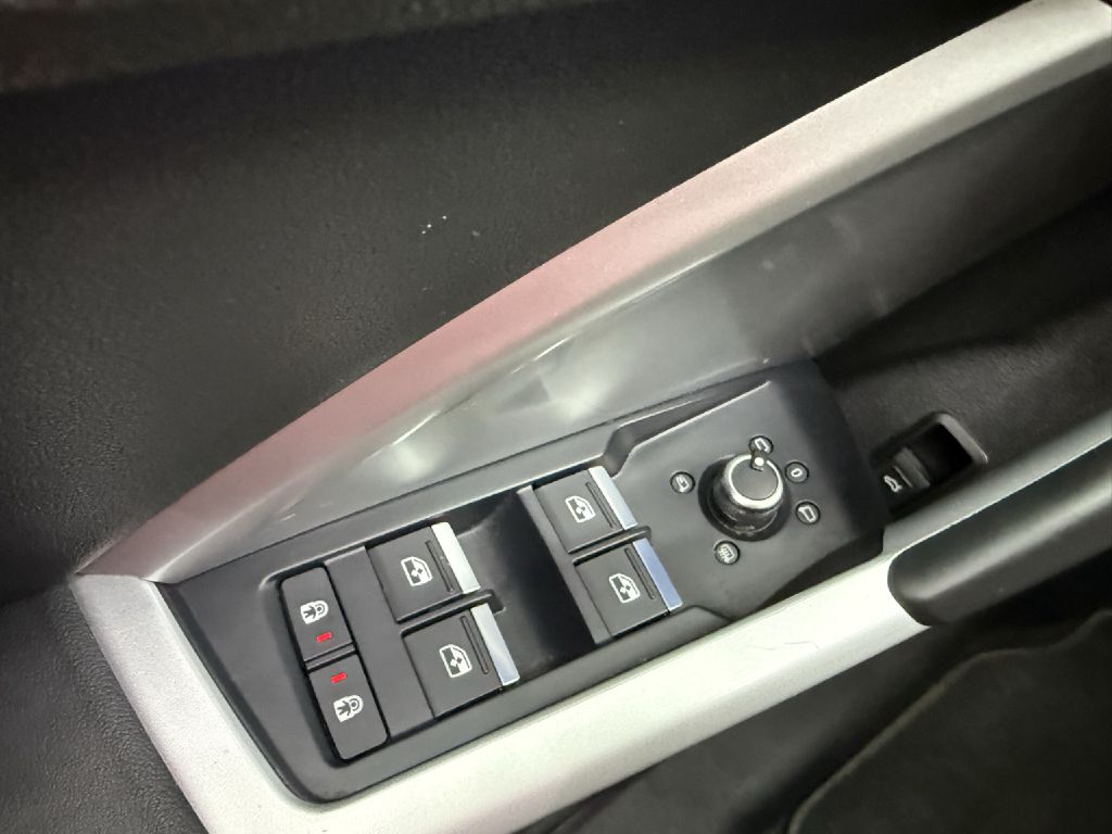 Photo 12 of this AUDI Q3