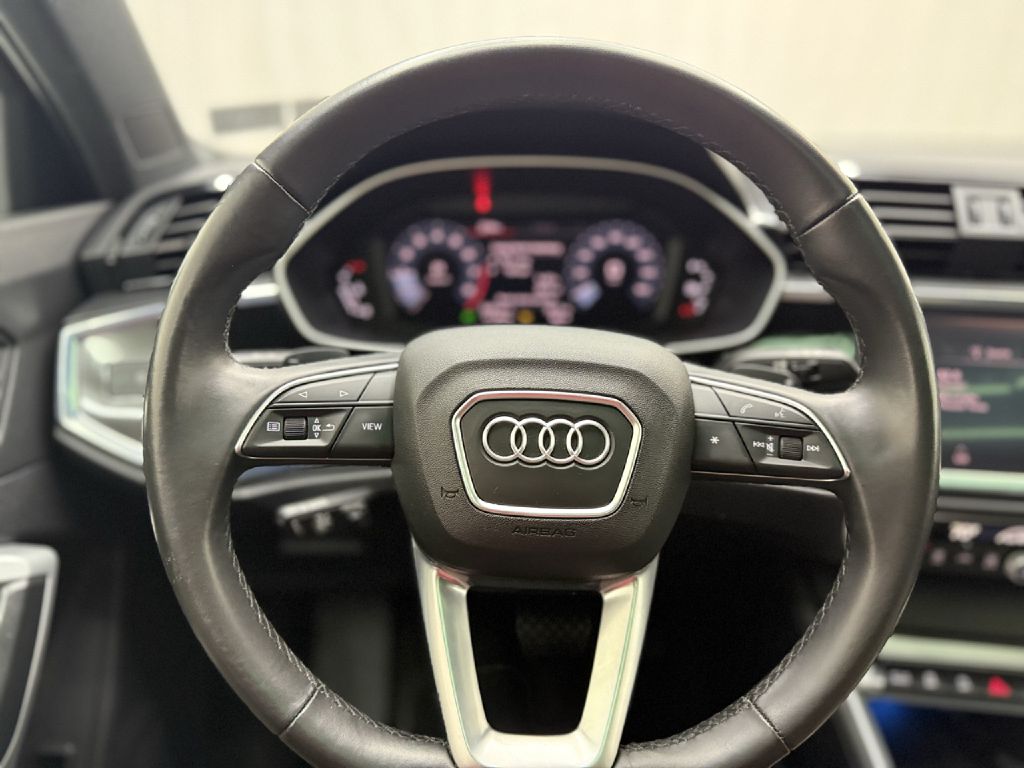 Photo 13 of this AUDI Q3