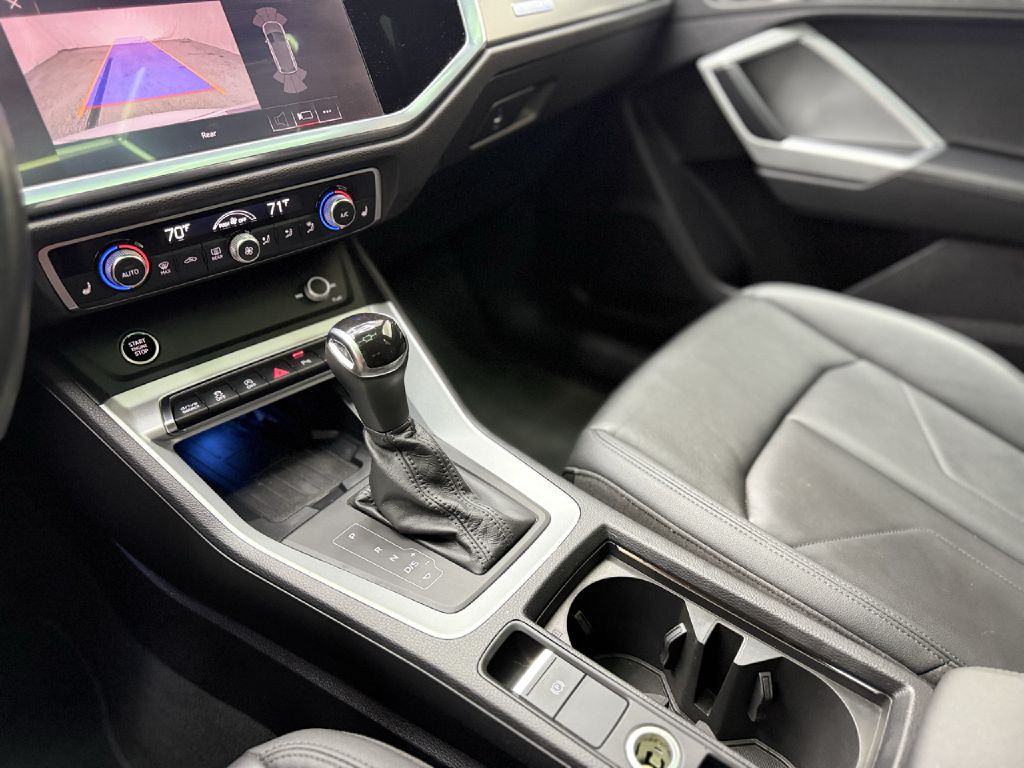 Photo 20 of this AUDI Q3