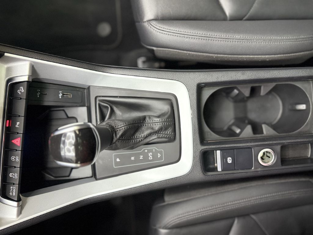 Photo 21 of this AUDI Q3