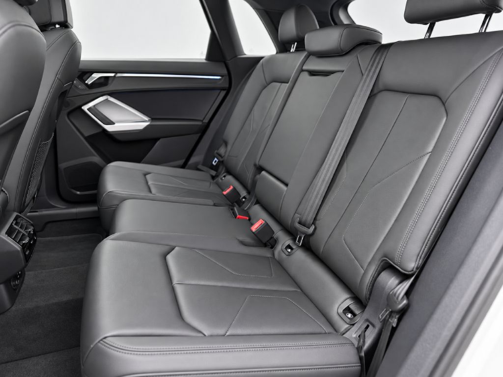 Photo 22 of this AUDI Q3