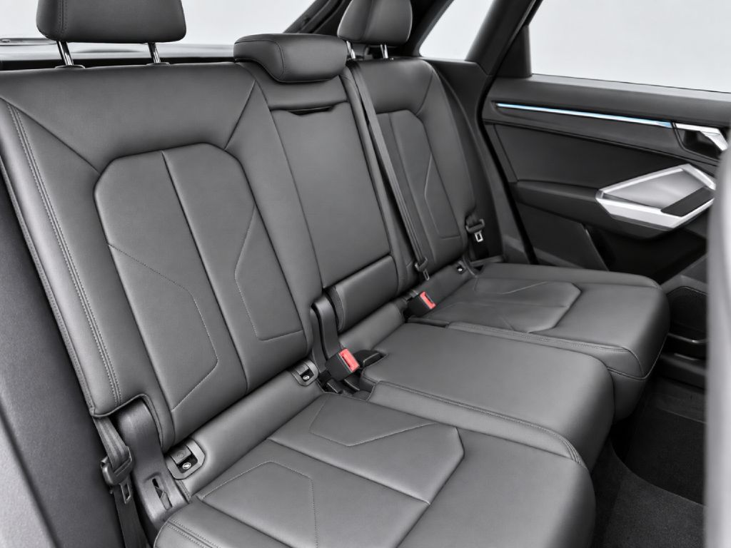 Photo 23 of this AUDI Q3