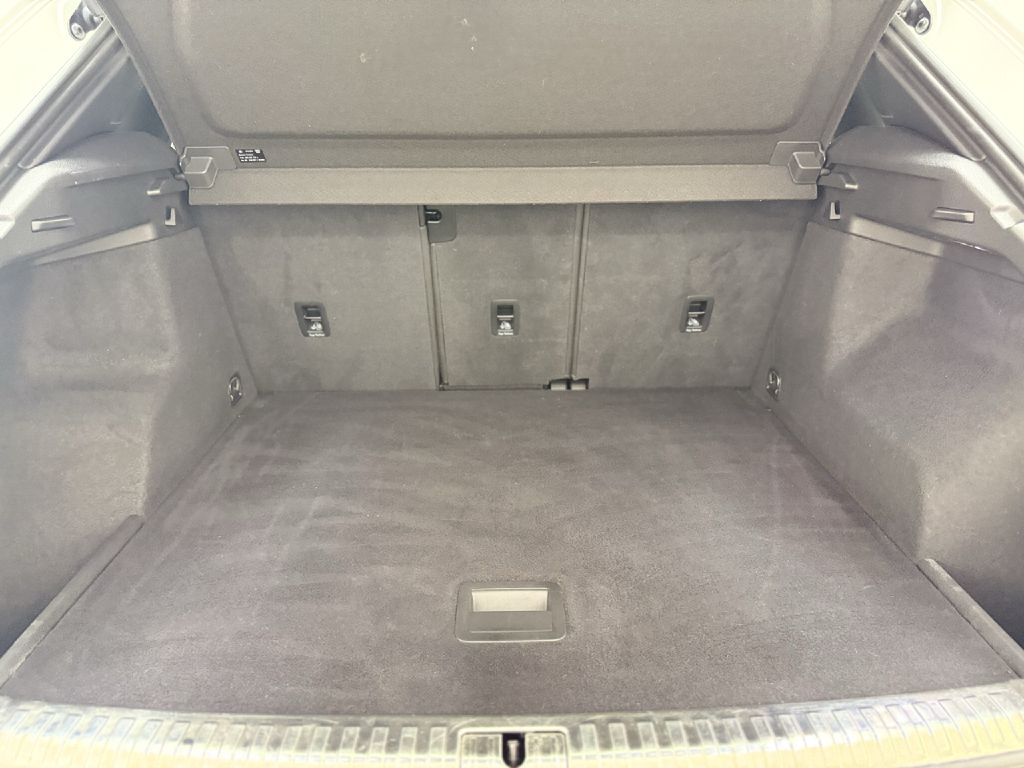 Photo 25 of this AUDI Q3