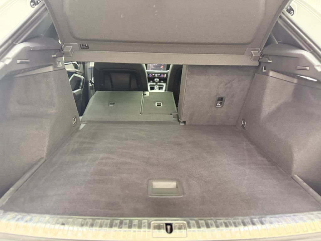 Photo 26 of this AUDI Q3