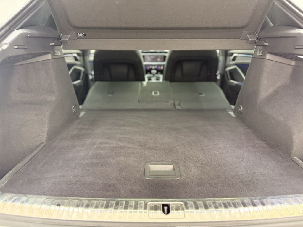 Photo 27 of this AUDI Q3