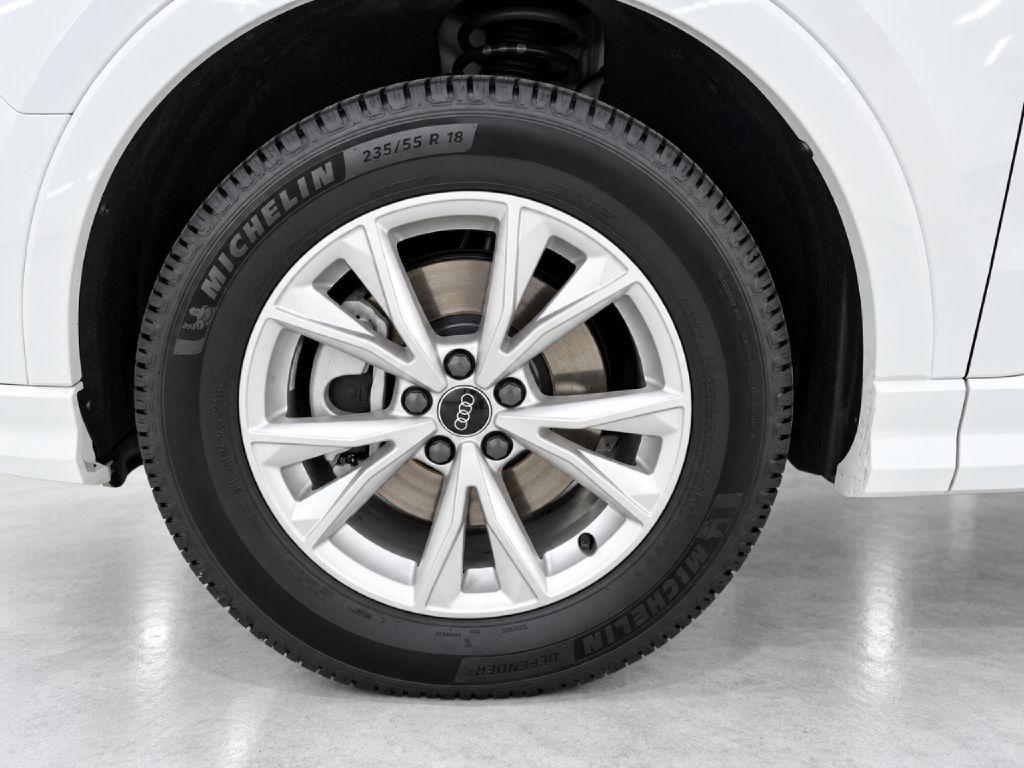 Photo 29 of this AUDI Q3