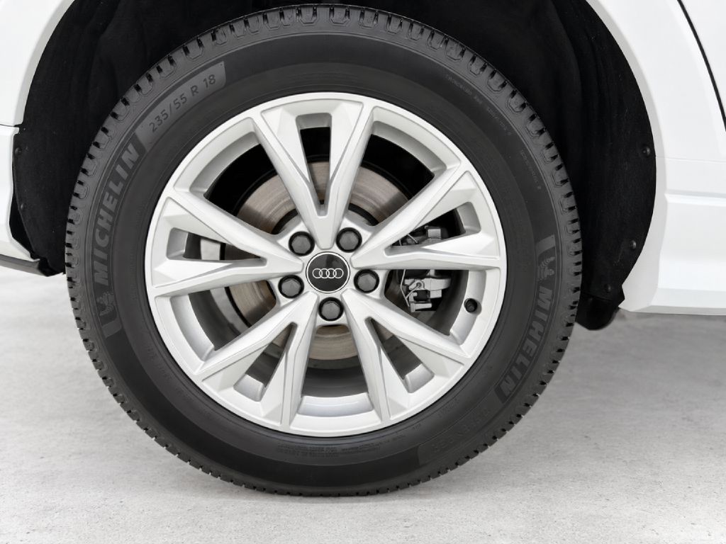 Photo 32 of this AUDI Q3