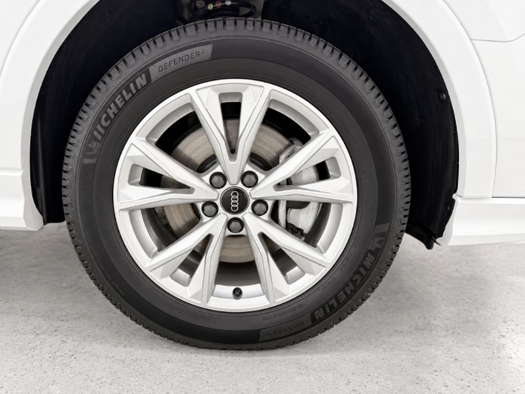 Photo 33 of this AUDI Q3