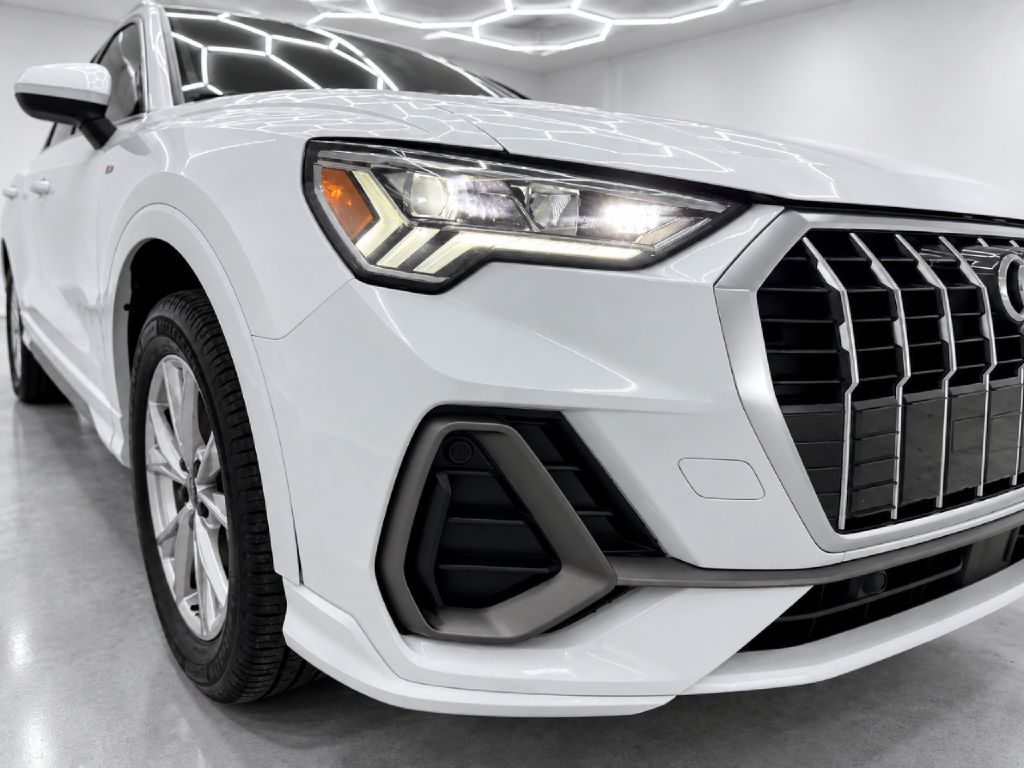 Photo 37 of this AUDI Q3