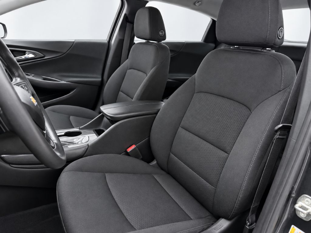 Photo 9 of this CHEVROLET MALIBU